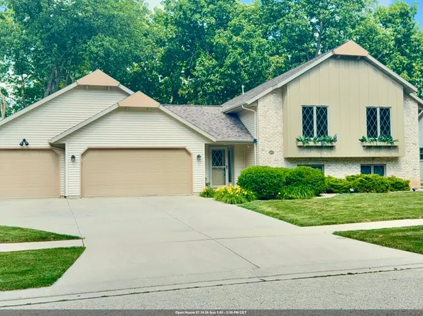 1071 Woodcrest Dr, Fond Du Lac, WI 54935