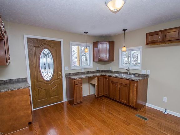 4th image of 1507 Lincoln Ave