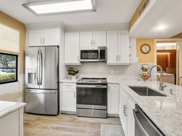 6061 Balboa Cir APT 102