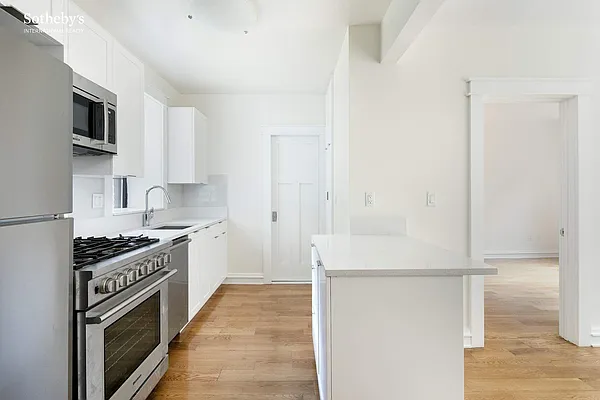 Sold by Sotheby's International Realty | media 2