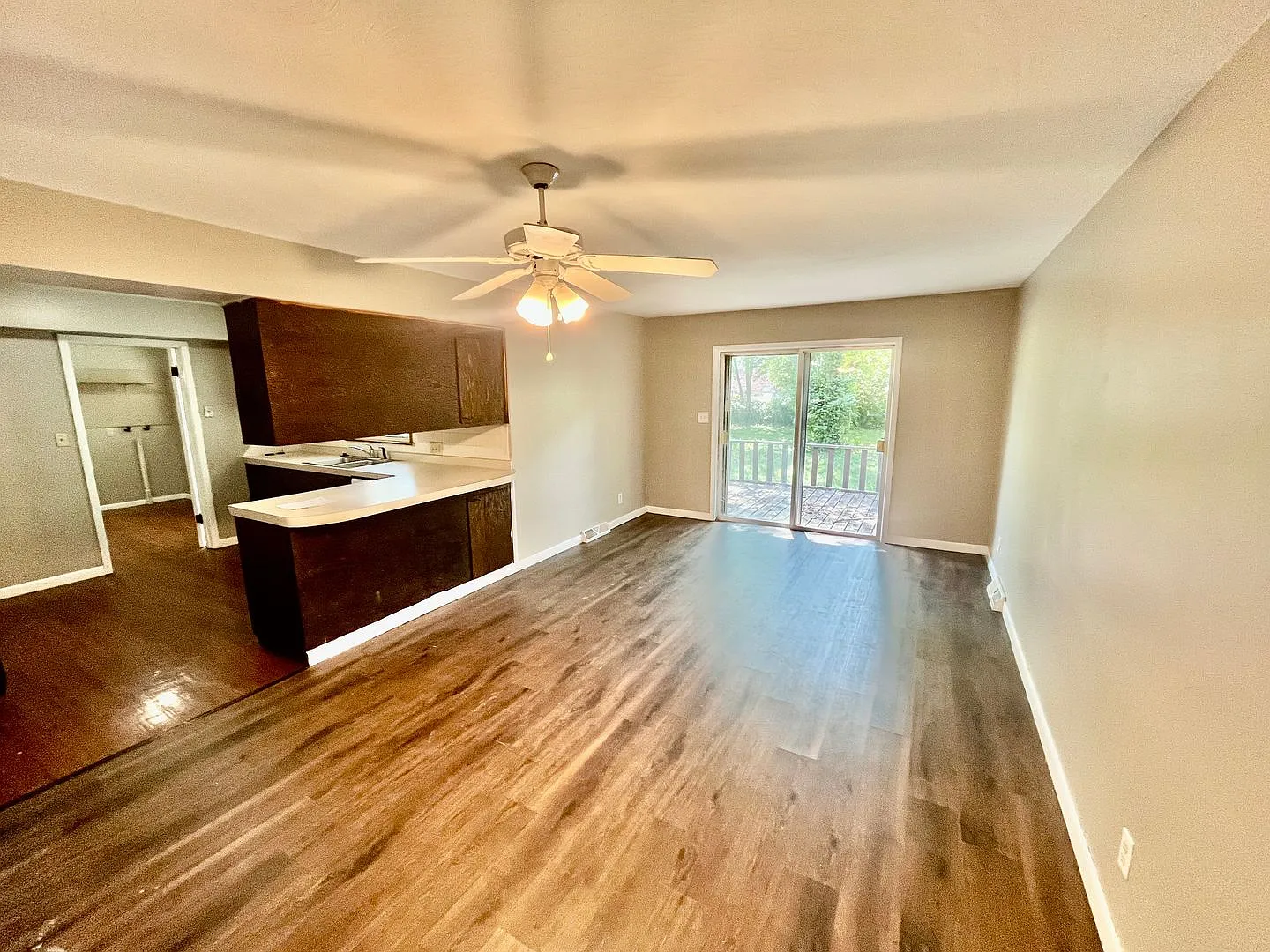 3 Bedroom - 2 Bathroom Home with Fenced in back yard — Photo 3