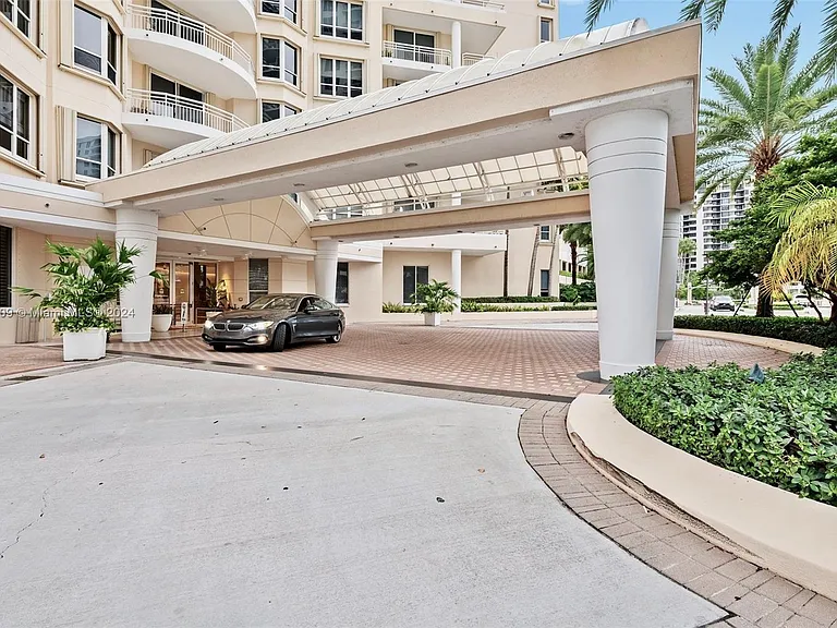 888 Brickell Key Dr #907 — Photo 21