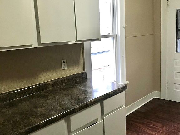 Large Kitchen - lots of cupboard space.
