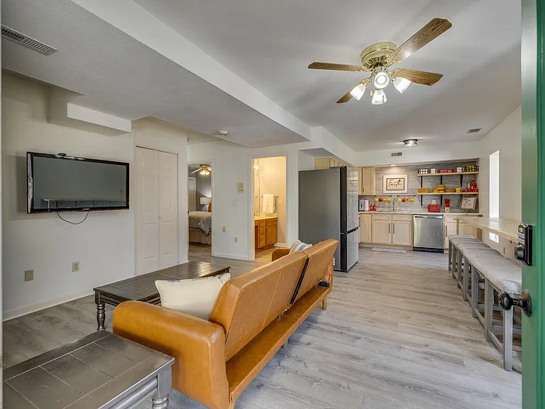 5009 Emerald Dr — Photo 36