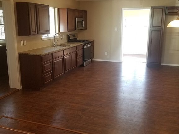 4th image of 1311 Clifford St