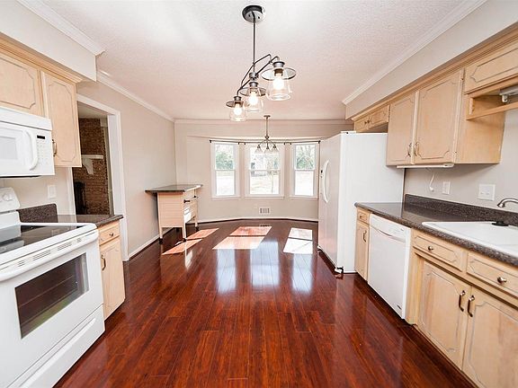 3rd image of 135 Jay Cir
