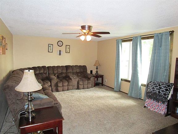 5th image of 808 E 3rd St