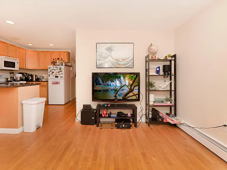 95 2nd St #6 — Photo 10