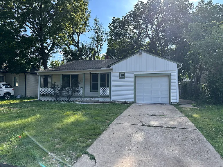 847 N Terrace Dr — Photo 1