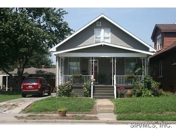2577 Washington Ave photo 1