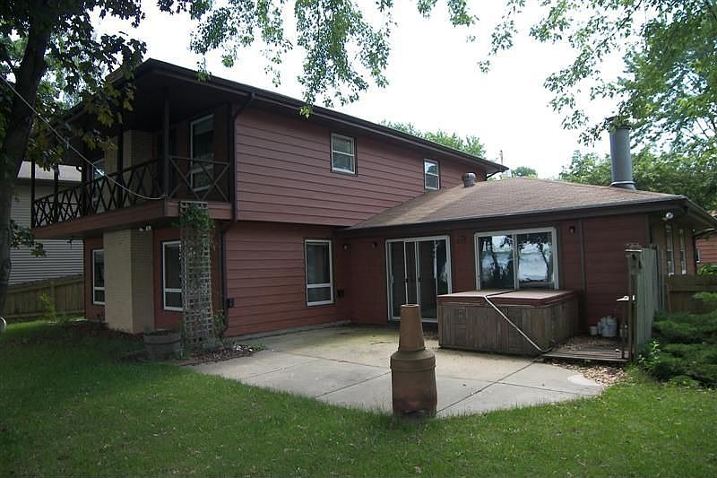 2nd image of 2876 Lakeside St