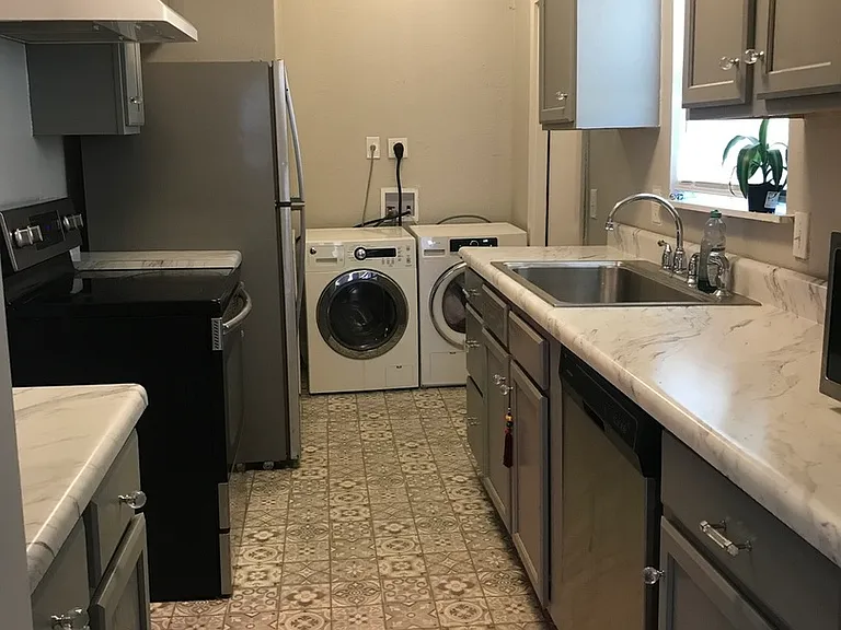 324 E French Pl — Photo 6