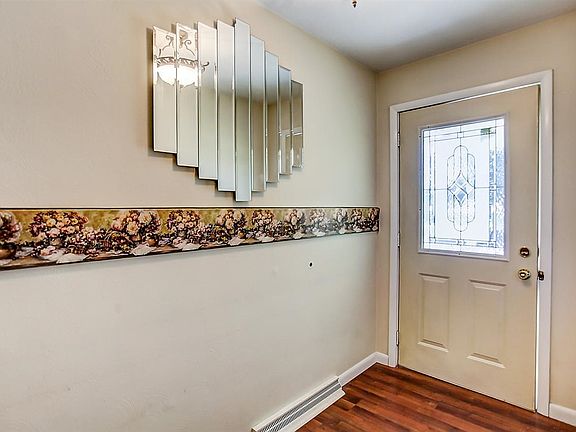 3rd image of 320 W Mill St