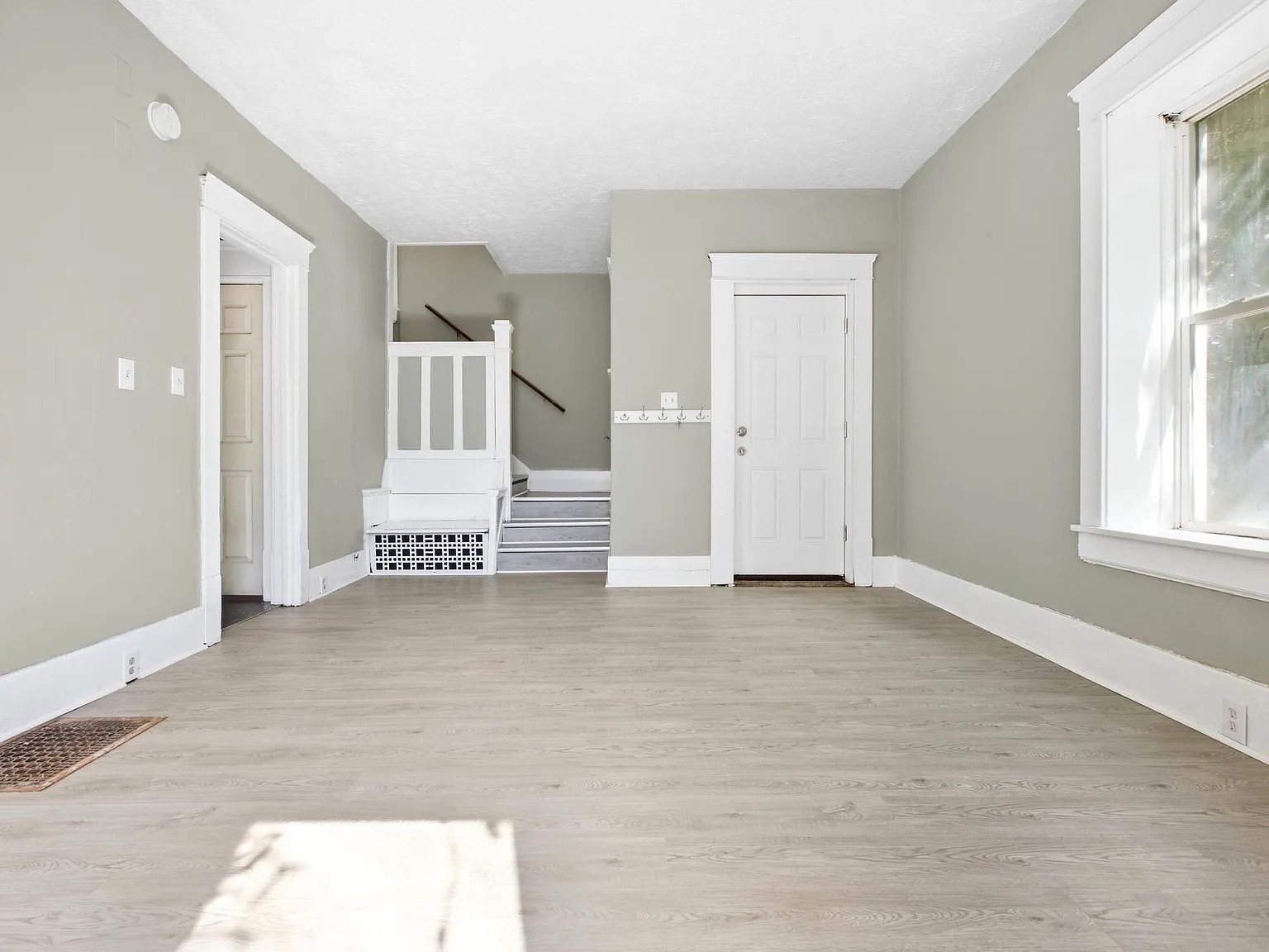 3 bed, 1328 sqft, $1,300 — Photo 2