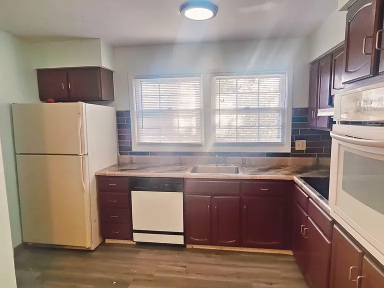 831 Silver Rock Ln — Photo 15
