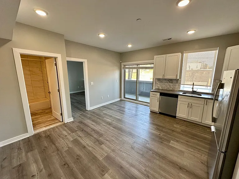 1654 Ridge Ave — Photo 16