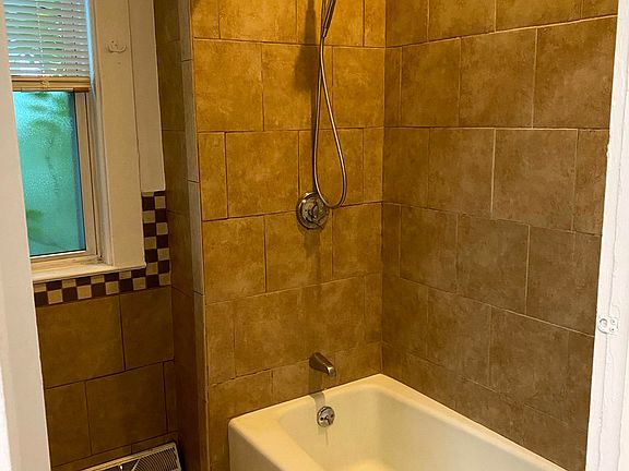 4th image of 121 Merrymount Rd #1
