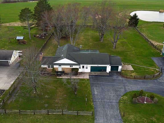 3rd image of 7288 Center Rd