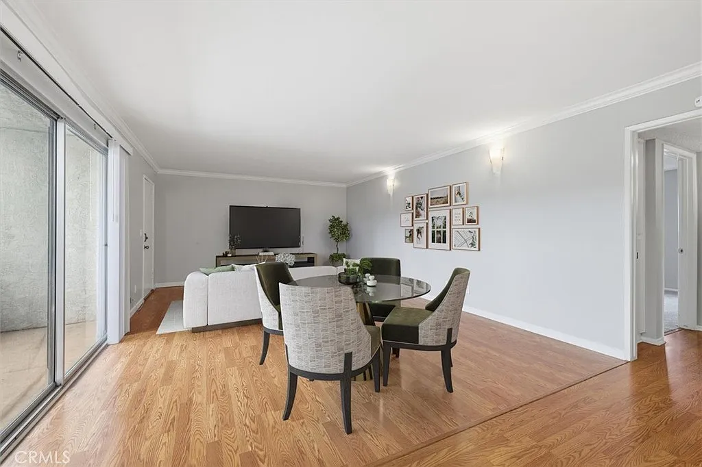 2 bed, 1089 sqft, $2,700 — Photo 2