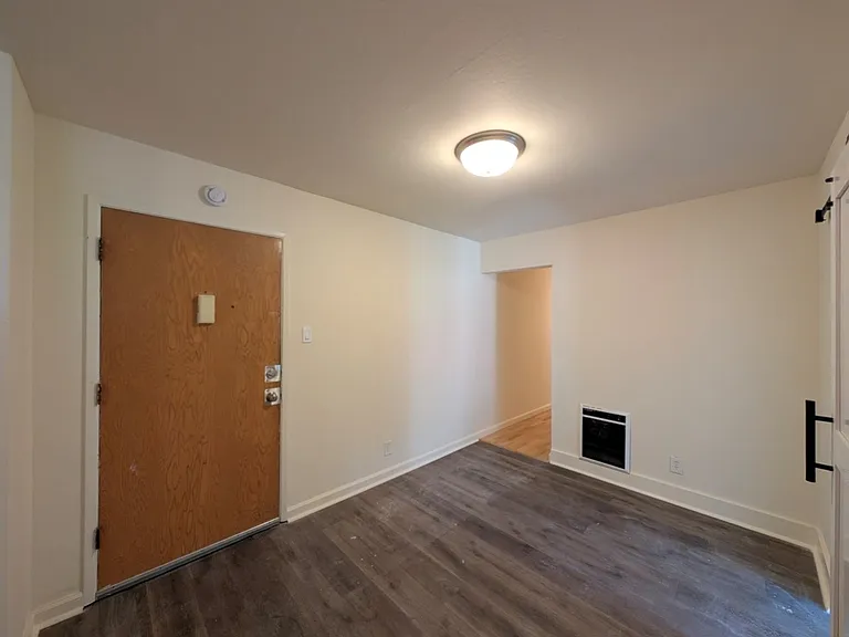 2534 Benvenue Ave — Photo 9