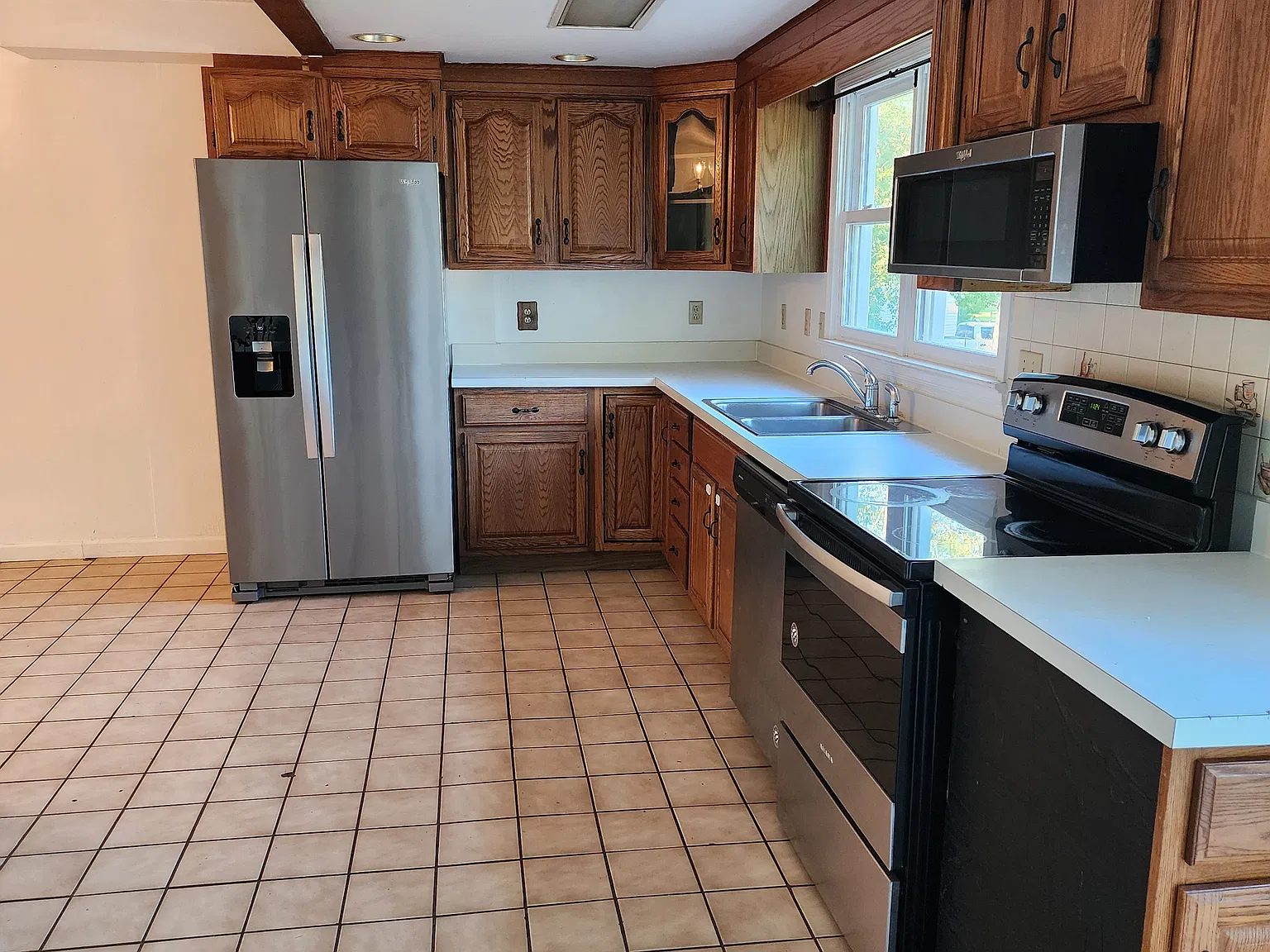 3 bed, 2.5 bath, $2,000 — Photo 4