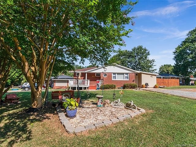 1st image of 102 Burton Hills Cir
