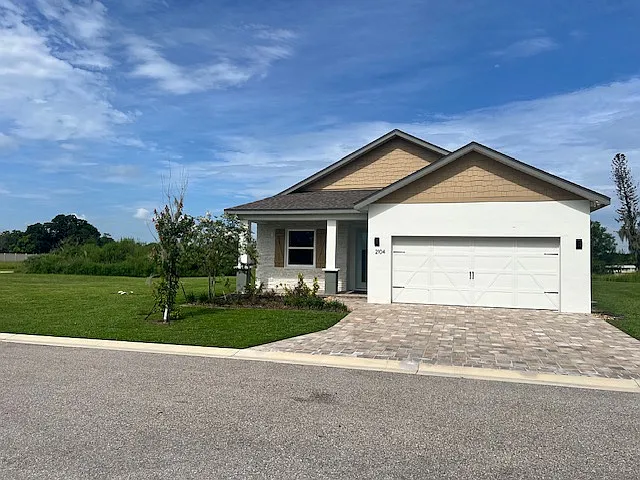 2104 Sarah Way — Photo 2