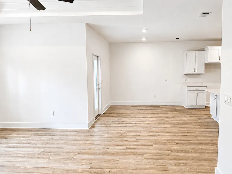 107 Holley Grove Ln — Photo 2