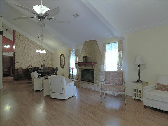 2nd image of 2442 Country Club Dr