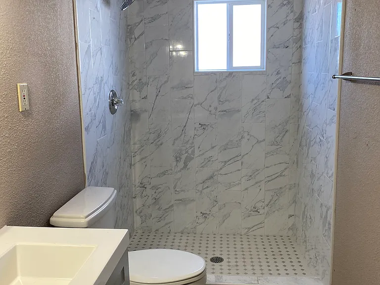 612 Hardy Ave SW #612A — Photo 6