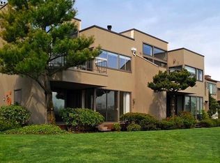 6118 SW Riverpoint Ln, Portland, OR 97239