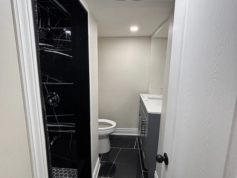 3574 Ash Row Cres #LOWER — Photo 15