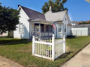 202 E 2nd St, De Soto, MO 63020