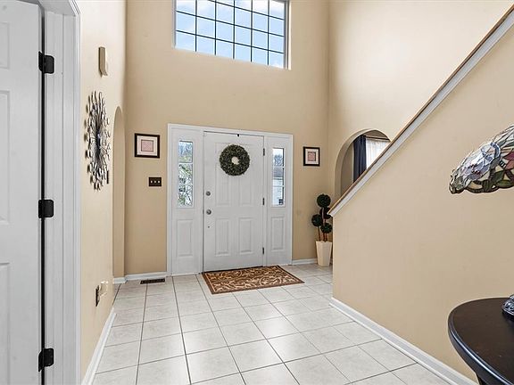 4th image of 109 Windsor Ct