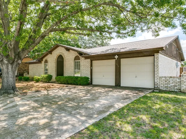 1816 Chattanooga Dr, Bedford, TX 76022