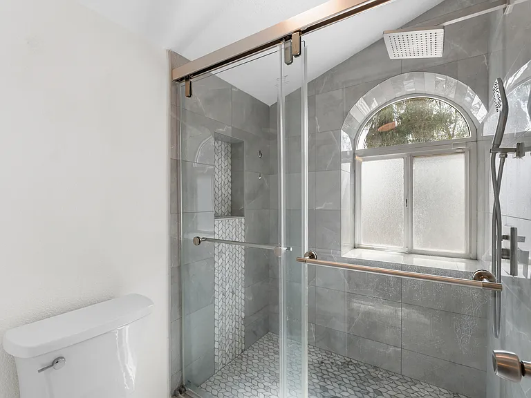 833 Joanna Dr — Photo 18