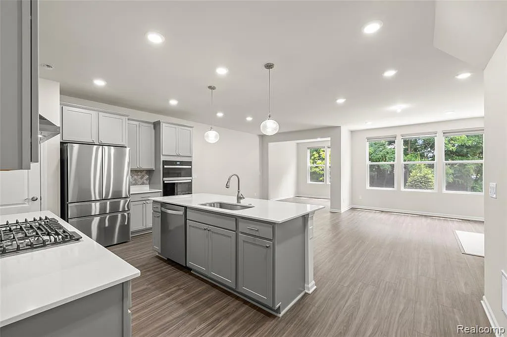 3 bed, 2.5 bath, 2165 sqft, $3,250 — Photo 4