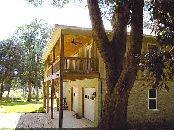 3rd image of 13951 Woodland Dr