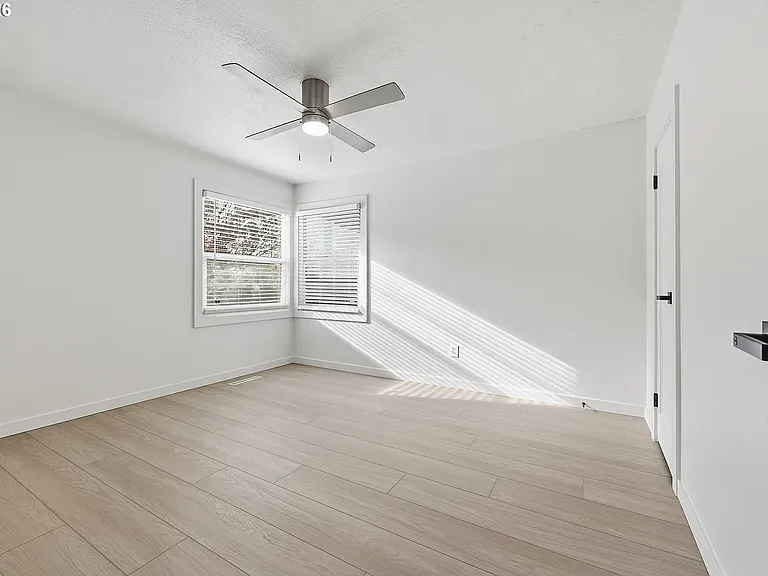 415 SE 94th Ave — Photo 18