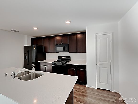4th image of 1209 Wildflower St