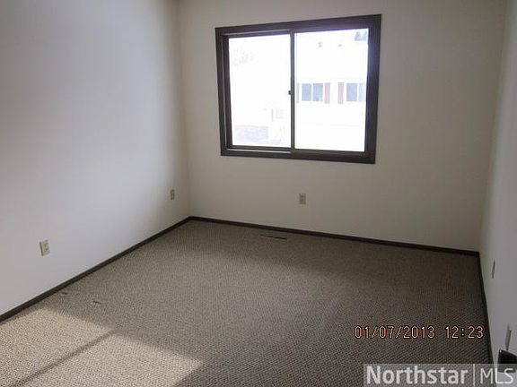 5th image of 11118 Vessey Ave S
