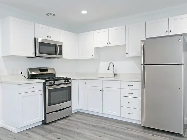 955 3rd St APT 4, Encinitas, CA 92024