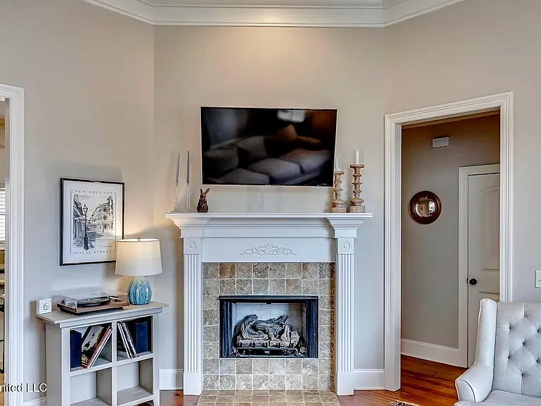 132 Hanover St — Photo 4