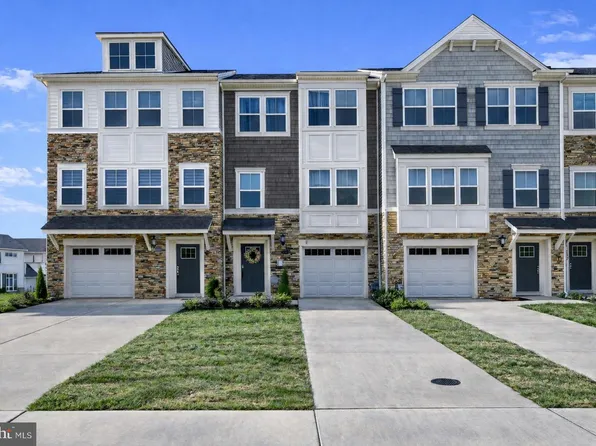10939 Drummond Pl, White Plains, MD 20695