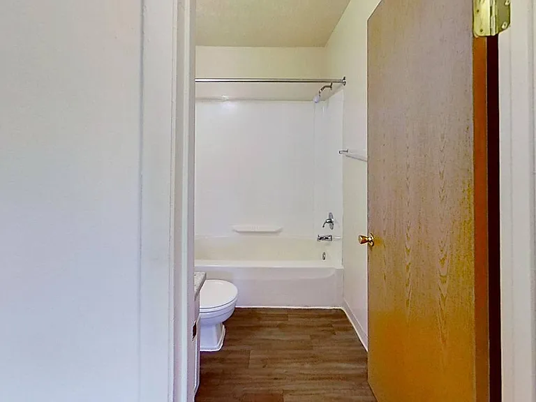 Briarwood Apartments — Photo 13
