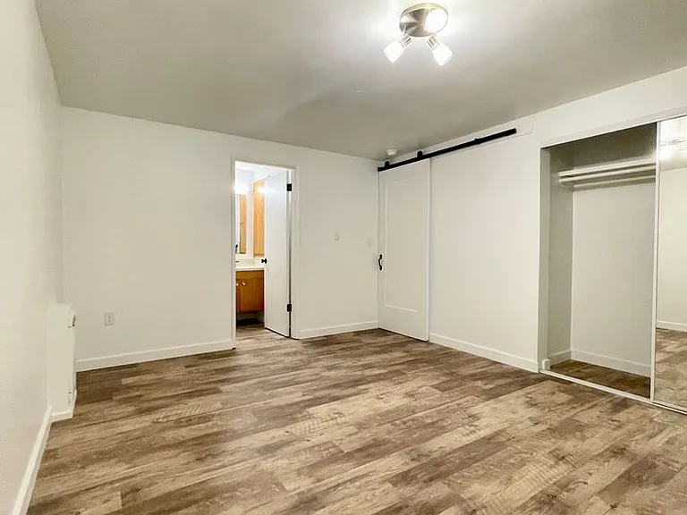 4001 NE 50th St — Photo 7