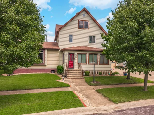 415 N 4th St, Chatsworth, IL 60921