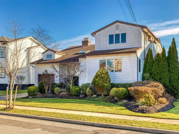 821 Napoleon Street, Woodmere, NY 11598