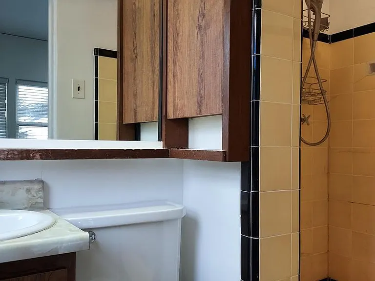 South Mission Hills/Midtown 2 Bed/2 Bath Downstairs Apartment — Photo 11