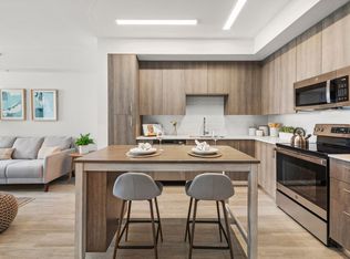 2200 Sole Mia Square Ln #313, Miami, FL 33181